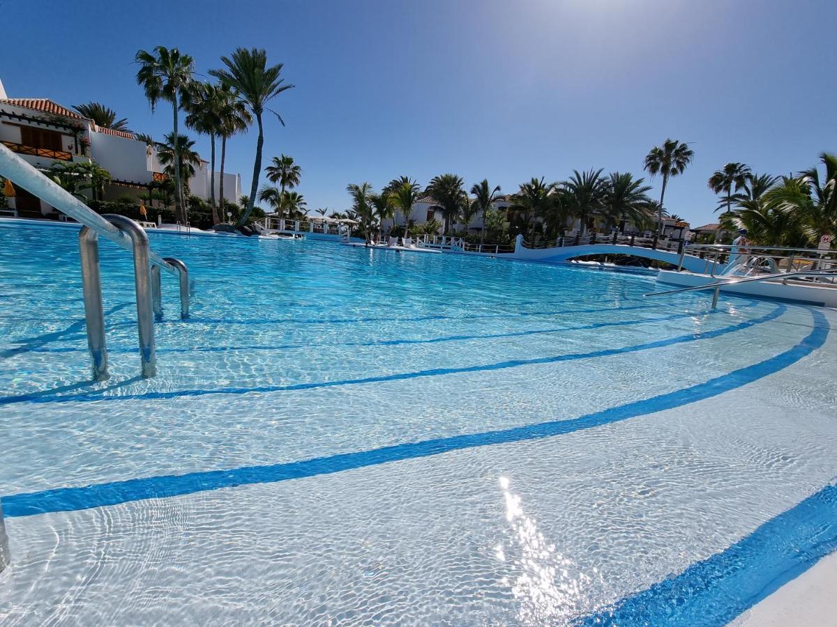 Studio No 2 Just 100 To Beach And Sea, Large Terrace, Heated Pool, Wifi, Aircondition For A Fee Playa de las Américas Exterior foto