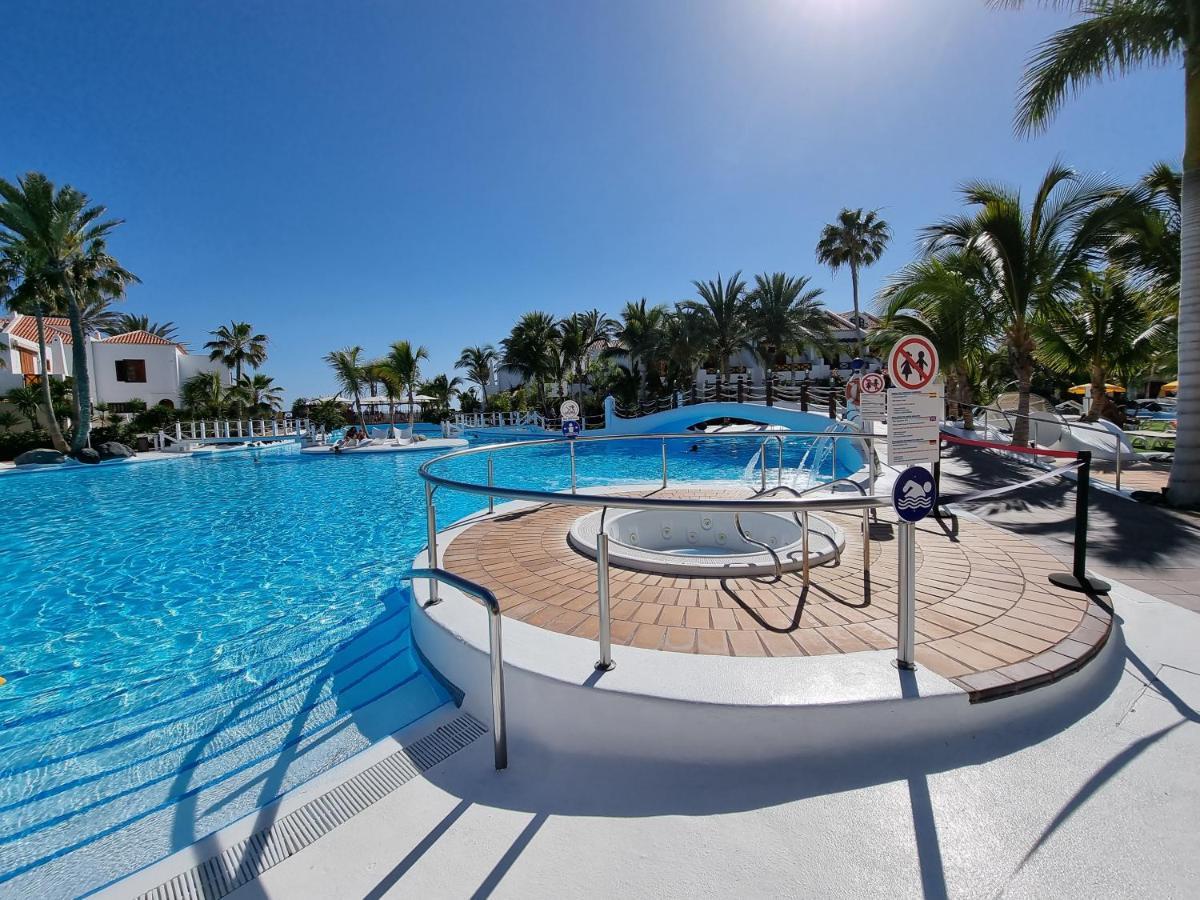 Studio No 2 Just 100 To Beach And Sea, Large Terrace, Heated Pool, Wifi, Aircondition For A Fee Playa de las Américas Exterior foto