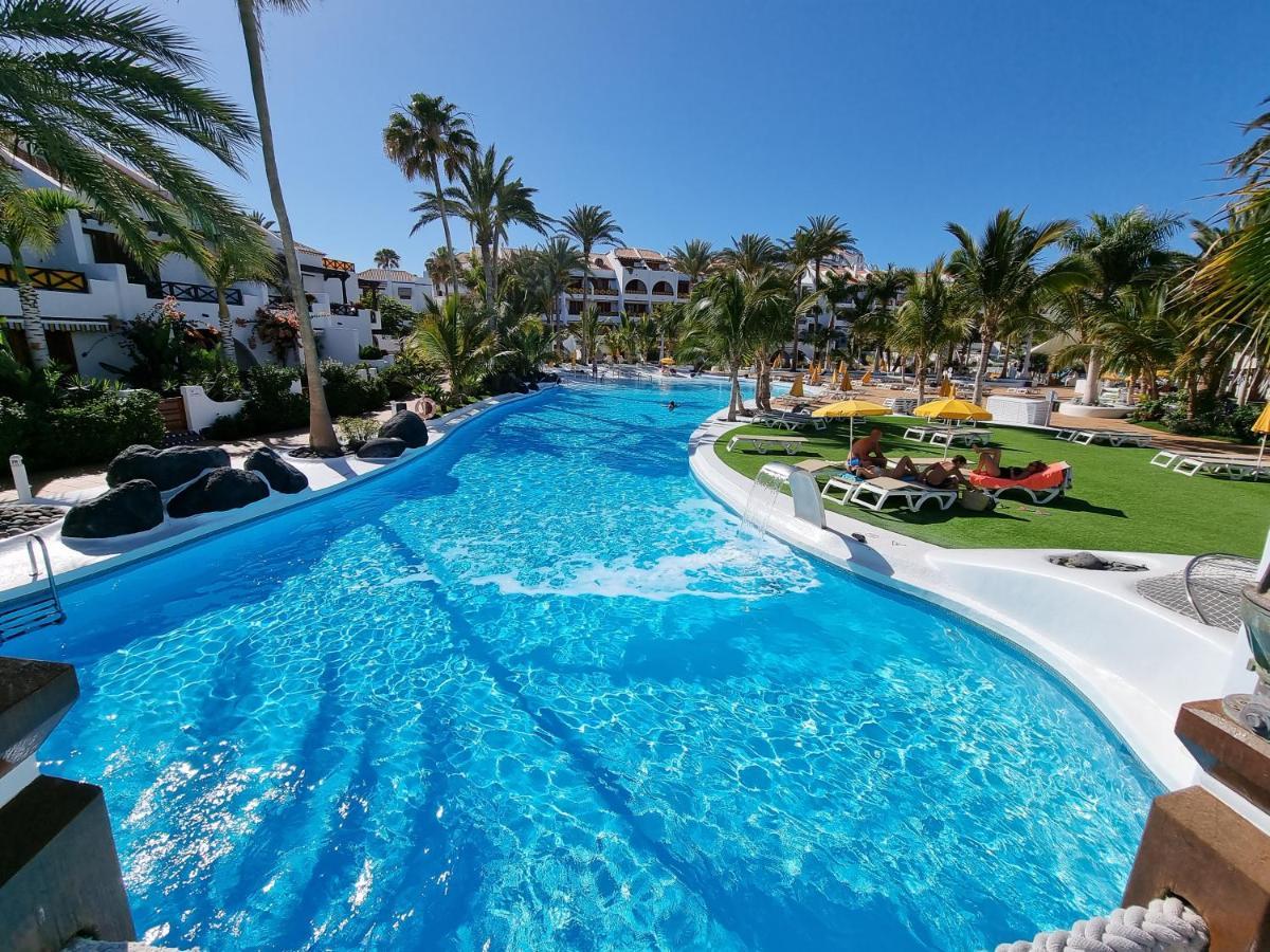 Studio No 2 Just 100 To Beach And Sea, Large Terrace, Heated Pool, Wifi, Aircondition For A Fee Playa de las Américas Exterior foto
