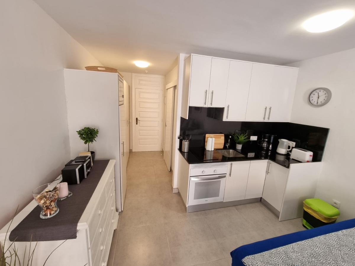 Studio No 2 Just 100 To Beach And Sea, Large Terrace, Heated Pool, Wifi, Aircondition For A Fee Playa de las Américas Exterior foto