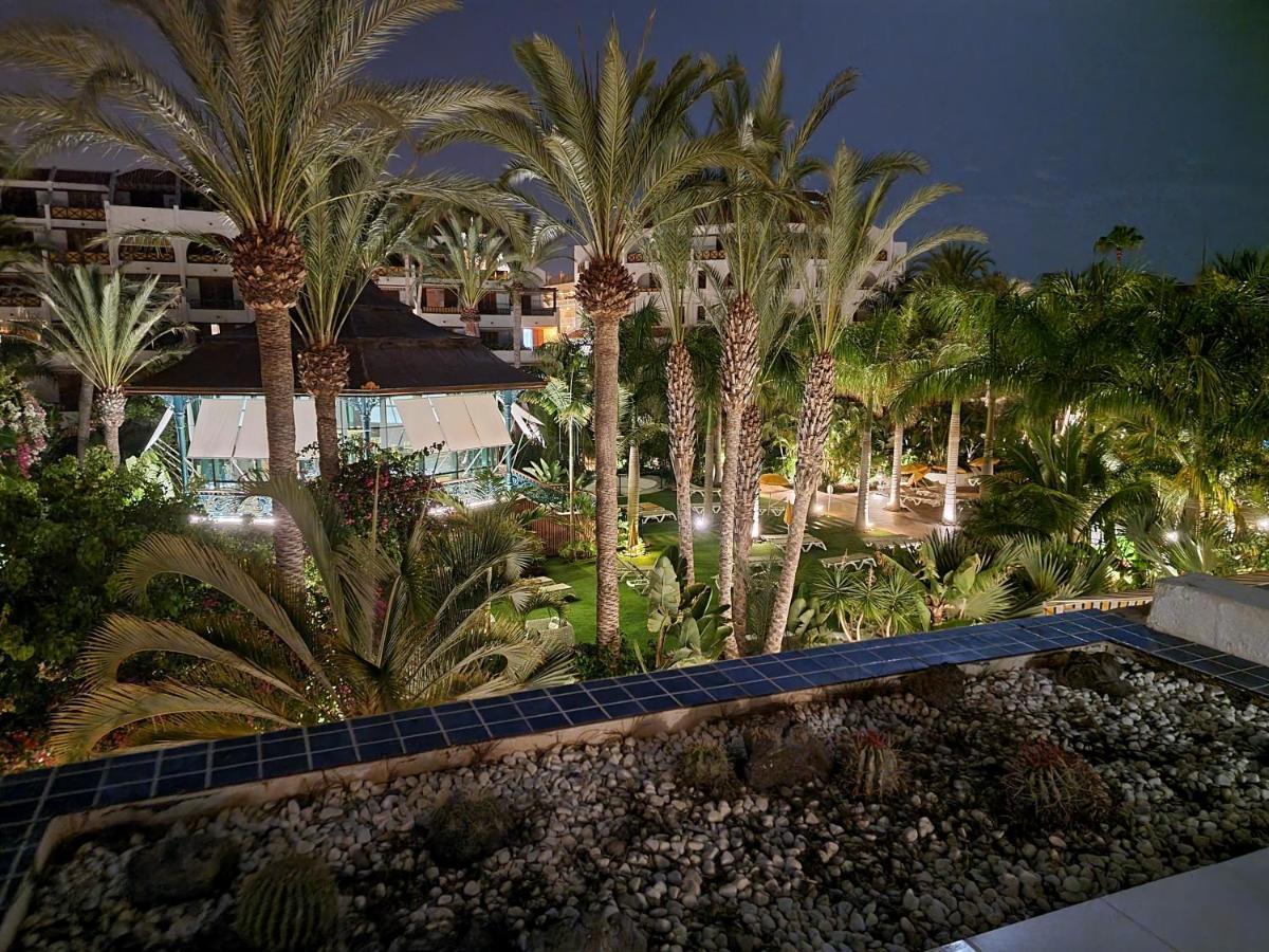 Studio No 2 Just 100 To Beach And Sea, Large Terrace, Heated Pool, Wifi, Aircondition For A Fee Playa de las Américas Exterior foto