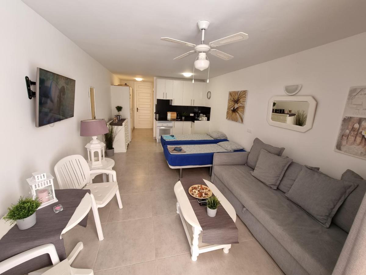 Studio No 2 Just 100 To Beach And Sea, Large Terrace, Heated Pool, Wifi, Aircondition For A Fee Playa de las Américas Exterior foto