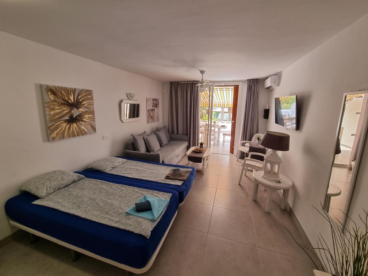 Studio No 2 Just 100 To Beach And Sea, Large Terrace, Heated Pool, Wifi, Aircondition For A Fee Playa de las Américas Exterior foto