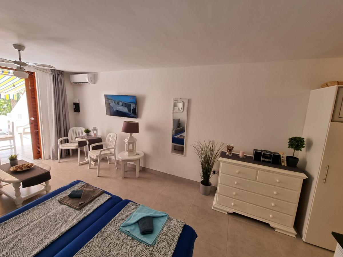 Studio No 2 Just 100 To Beach And Sea, Large Terrace, Heated Pool, Wifi, Aircondition For A Fee Playa de las Américas Exterior foto