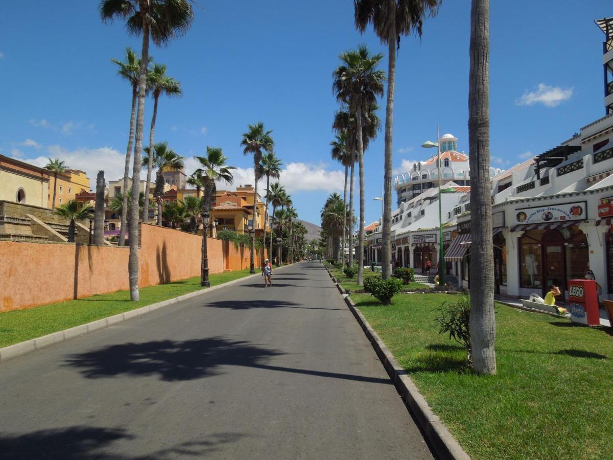 Studio No 2 Just 100 To Beach And Sea, Large Terrace, Heated Pool, Wifi, Aircondition For A Fee Playa de las Américas Exterior foto
